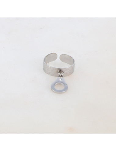 Bague argentée avec pampille menotte et strass blanc boutiqueholala.com