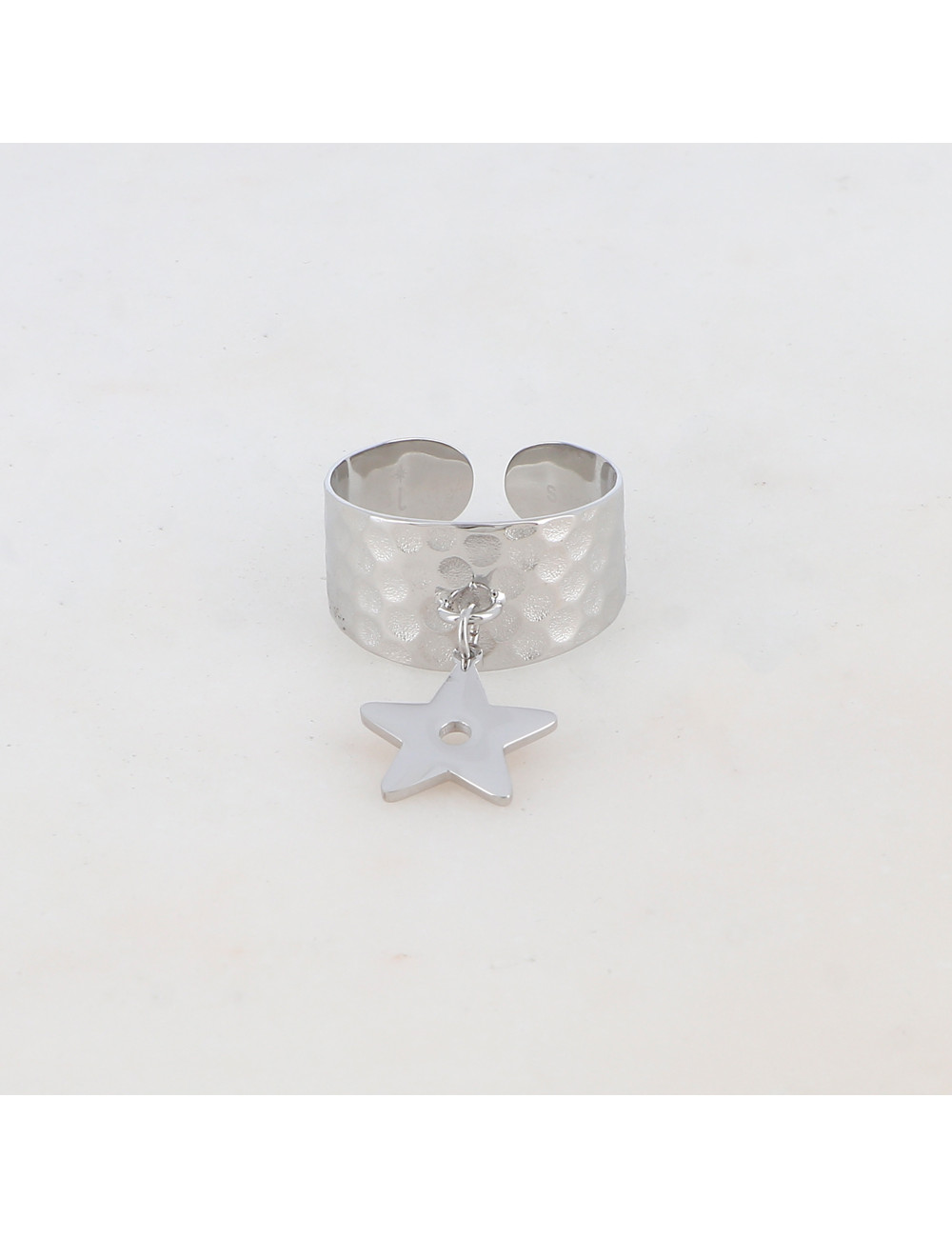 Bague martelée argentée composée d'une pampille étoile boutiqueholala.com