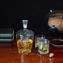 Charger l&#39;image dans la galerie, Carafe à whisky tête de mort en verre
